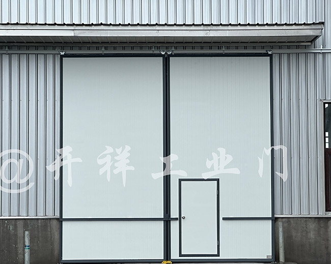 湖北客户zhuanli款铝框车间门安装完成