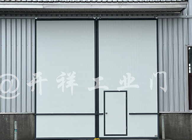 湖南客户专利款铝框车间门安装完成